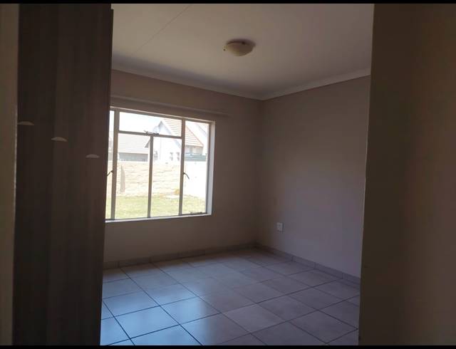 3 BEDROOM TOWNHOUSE FOR SALE IN WATERKLOOF AH